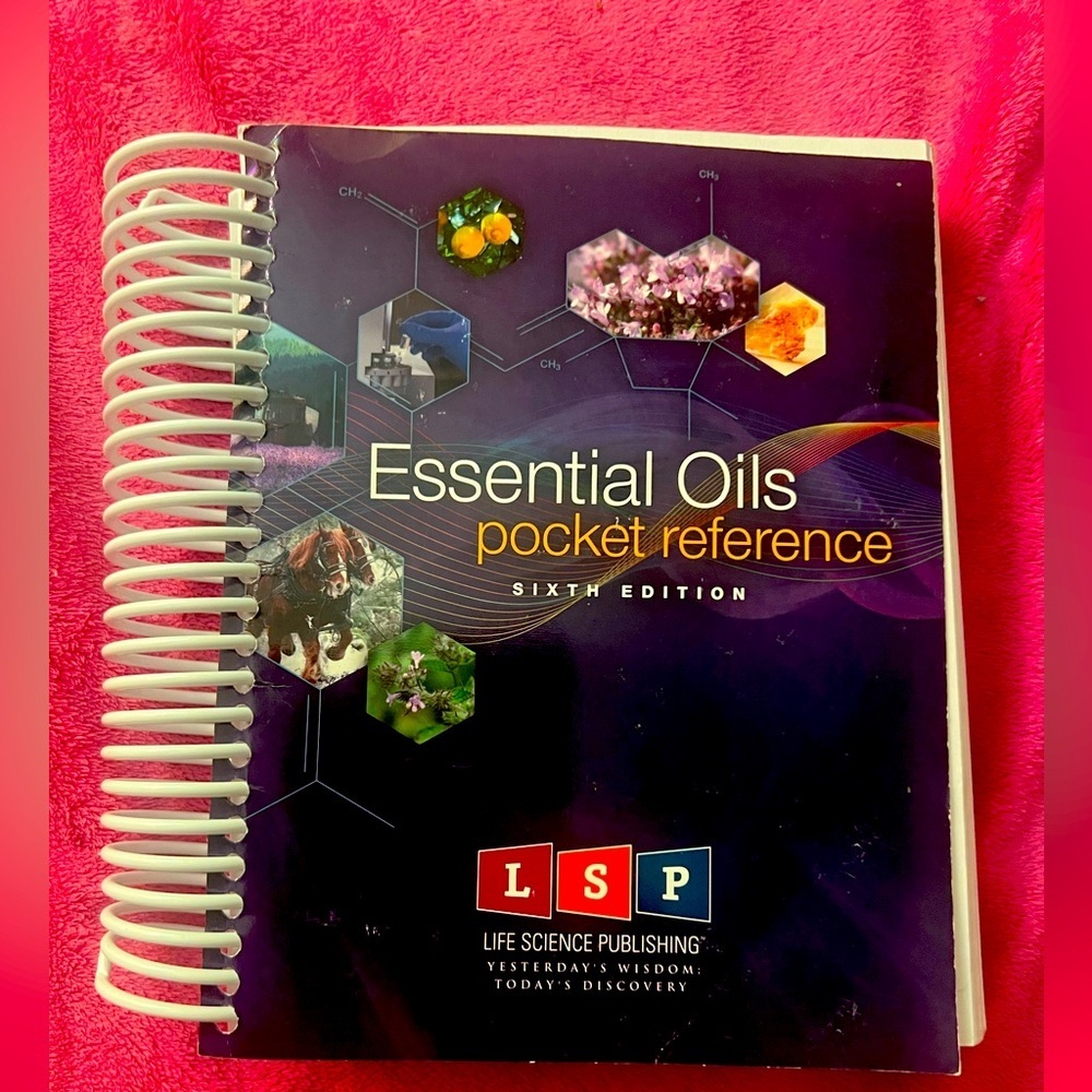 Essential Oils Pocket Reference - Sixth Edition